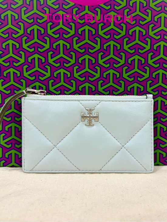 Tory Burch Accessories - Tory Burch Kira card holder - NWOT 😍